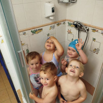 plavání dětí z jesliček
